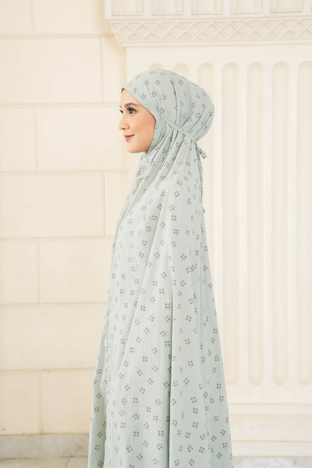 Arindha Prayer Set Frosted mint - Wearing Klamby