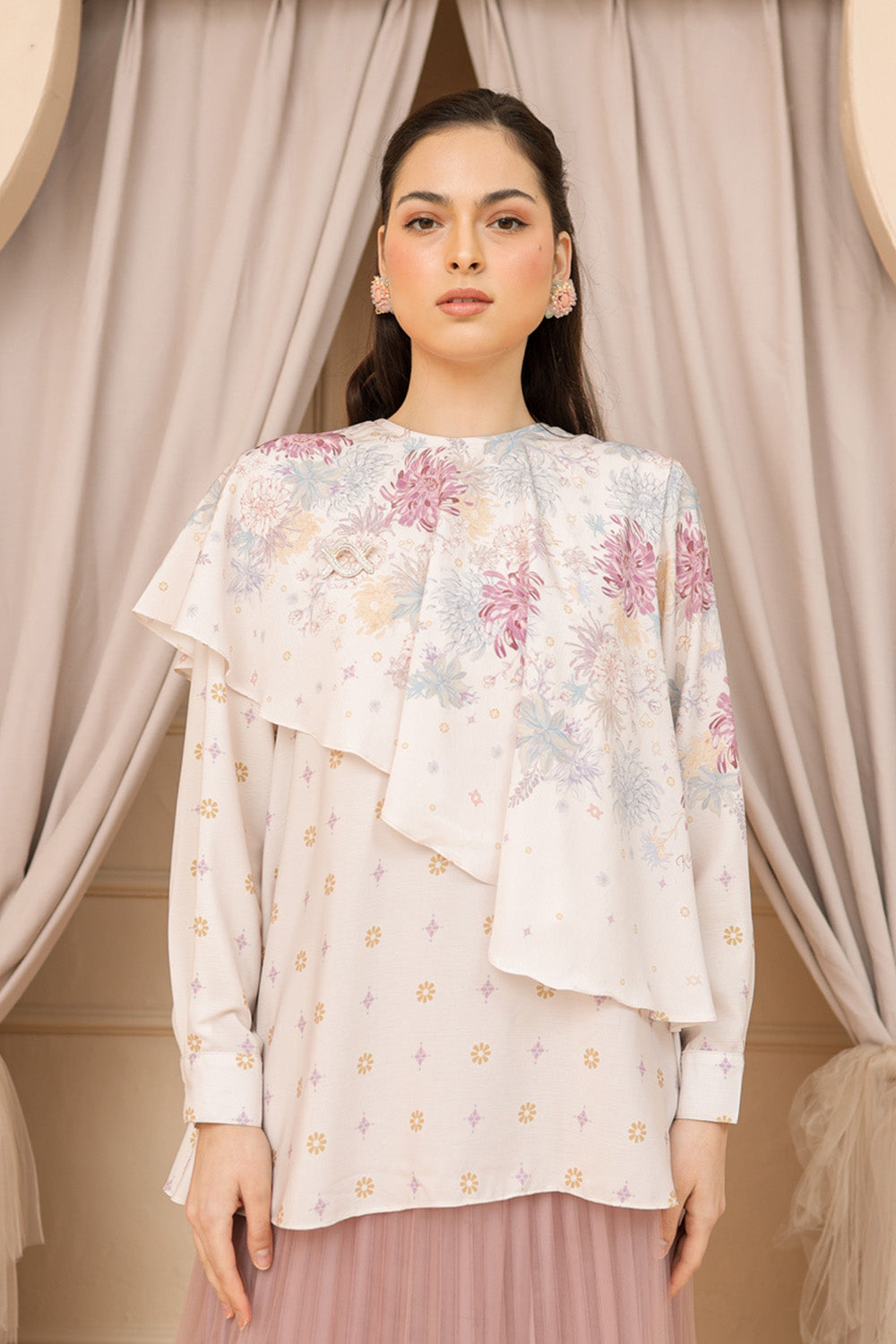 Dahayu Blouse Melasti - Wearing Klamby