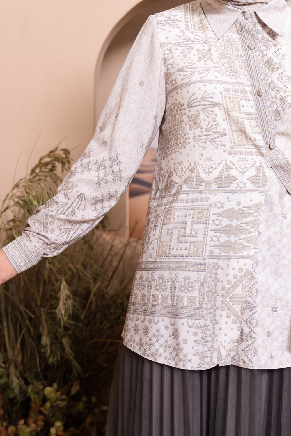 Senggala Shirt (Minor) Cannoli Almond