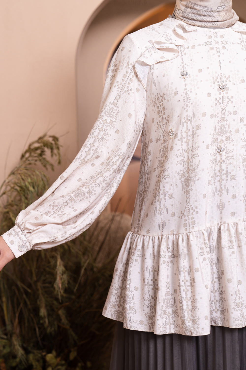 Senggala Blouse (Minor) Cannoli Almond