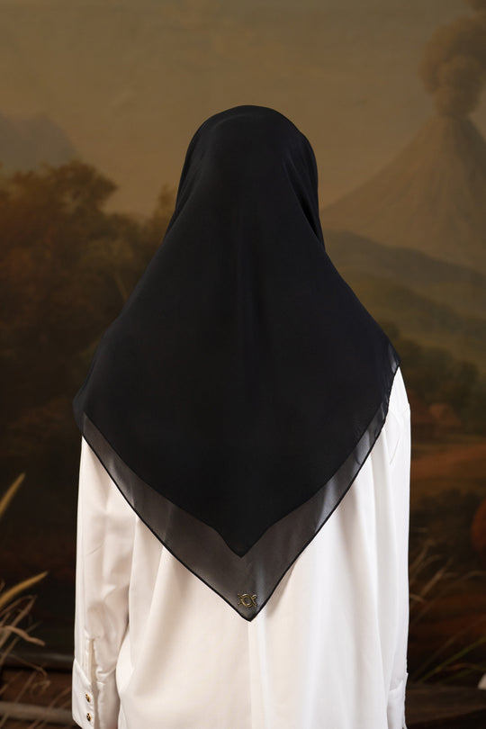 Shaira Square Hijab Instan Armor Black