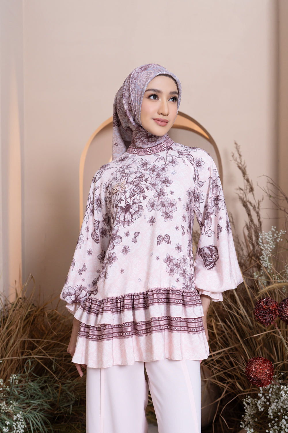 Medinela Blouse (Minor) Pink Scallop