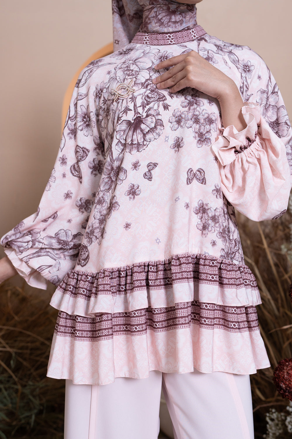 Medinela Blouse (Minor) Pink Scallop