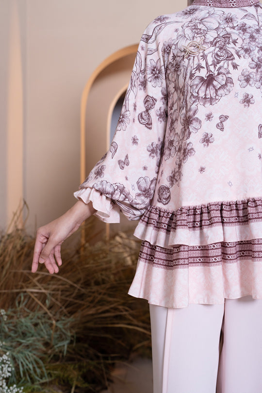 Medinela Blouse (Minor) Pink Scallop