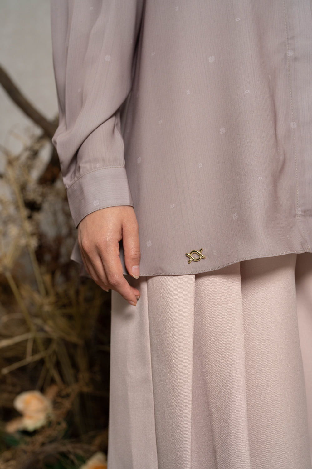 Aeri Shirt Carved Wood