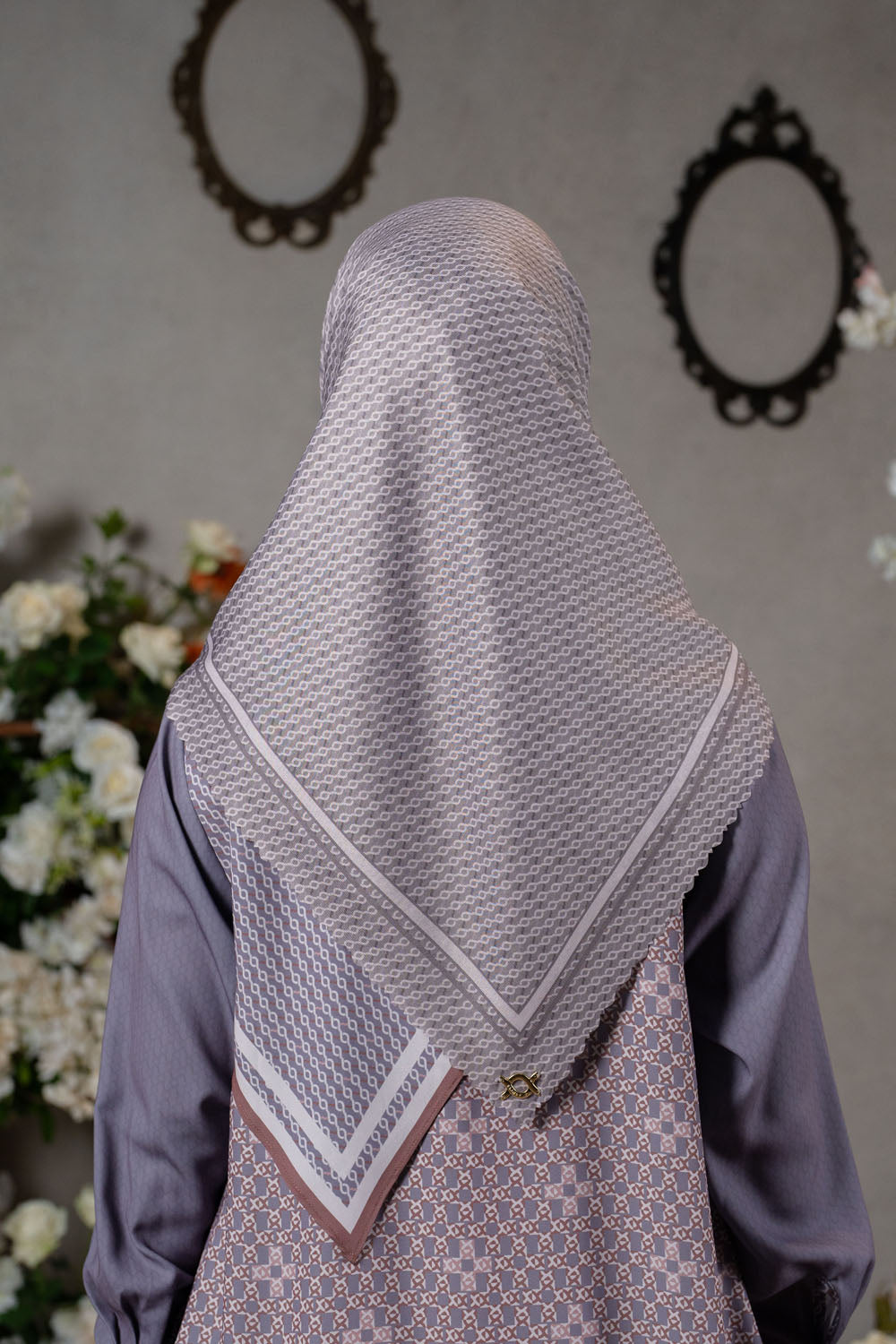Romely Scarf Saliwah Kelabu