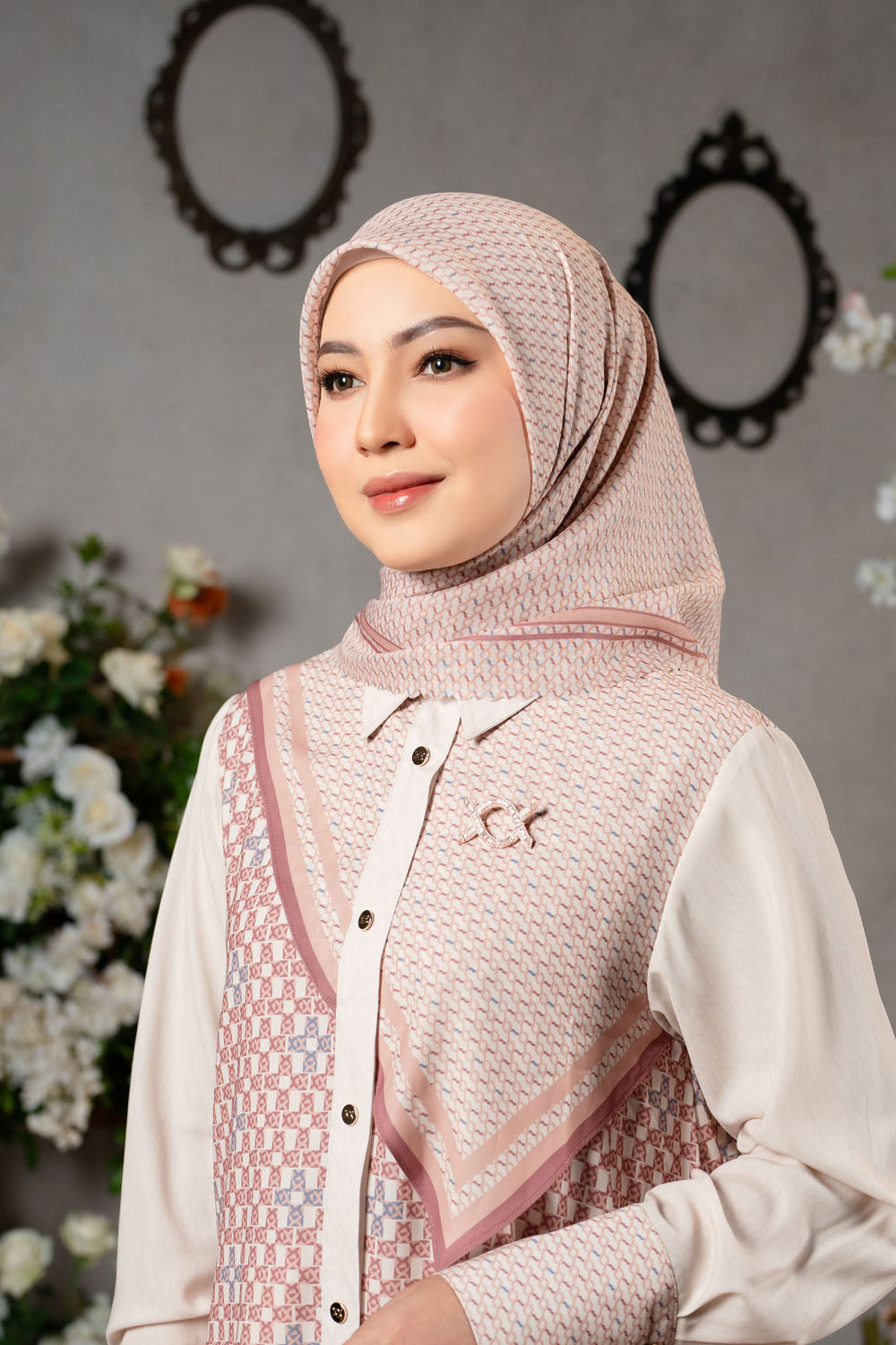 Romely Scarf Gading Bromelia