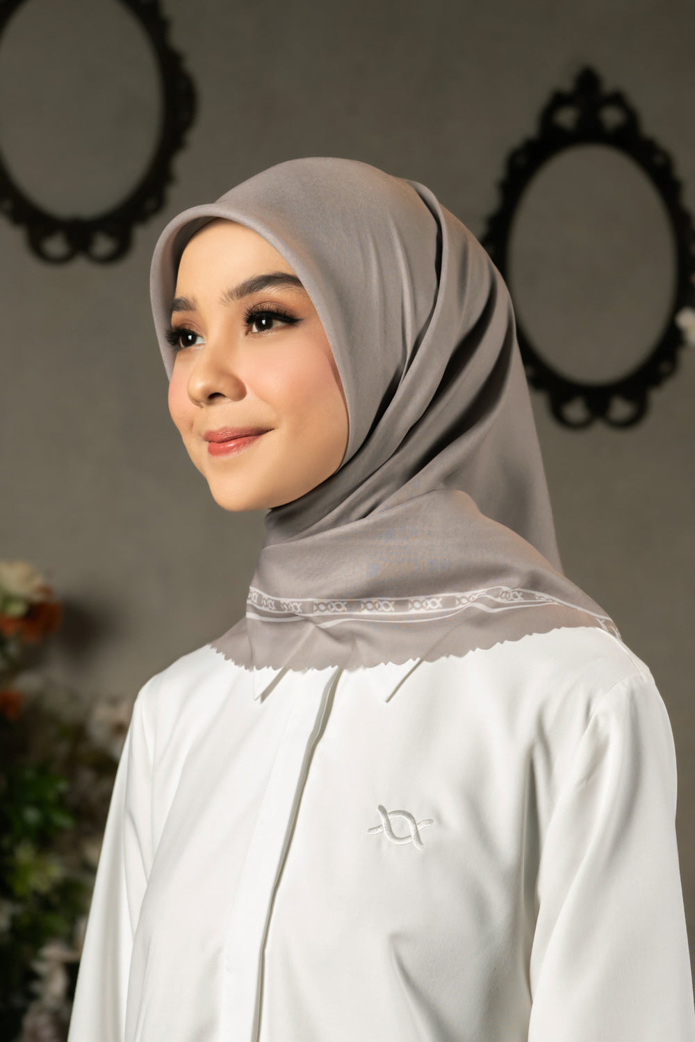 Monogram Daily Scarf Oat Milk