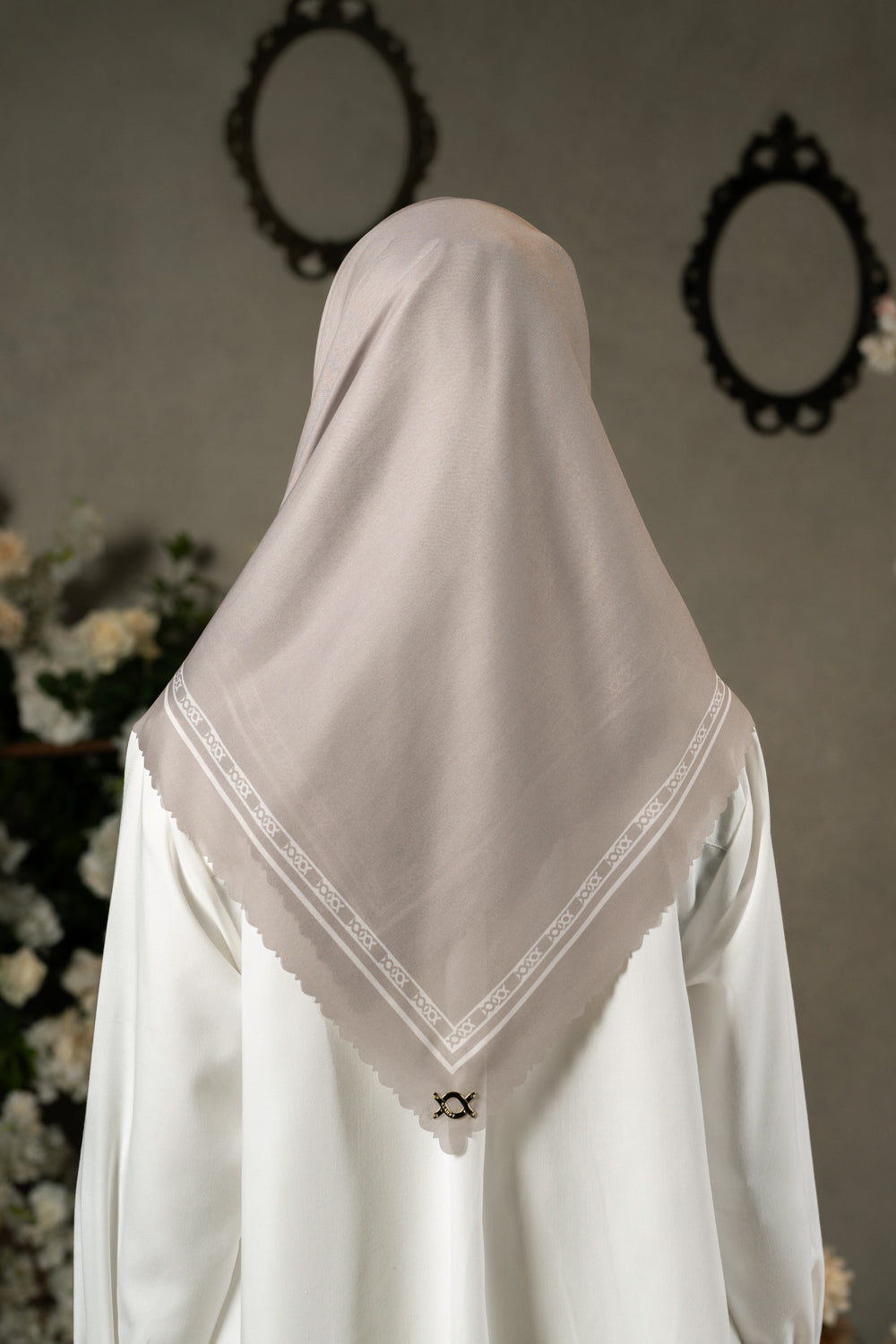 Monogram Daily Scarf Oat Milk