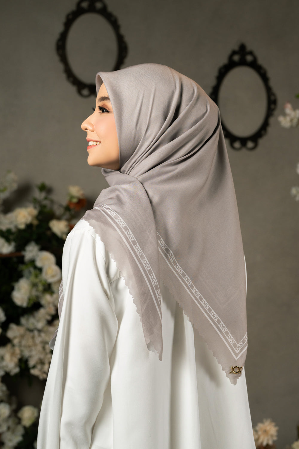 Monogram Daily Scarf Oat Milk