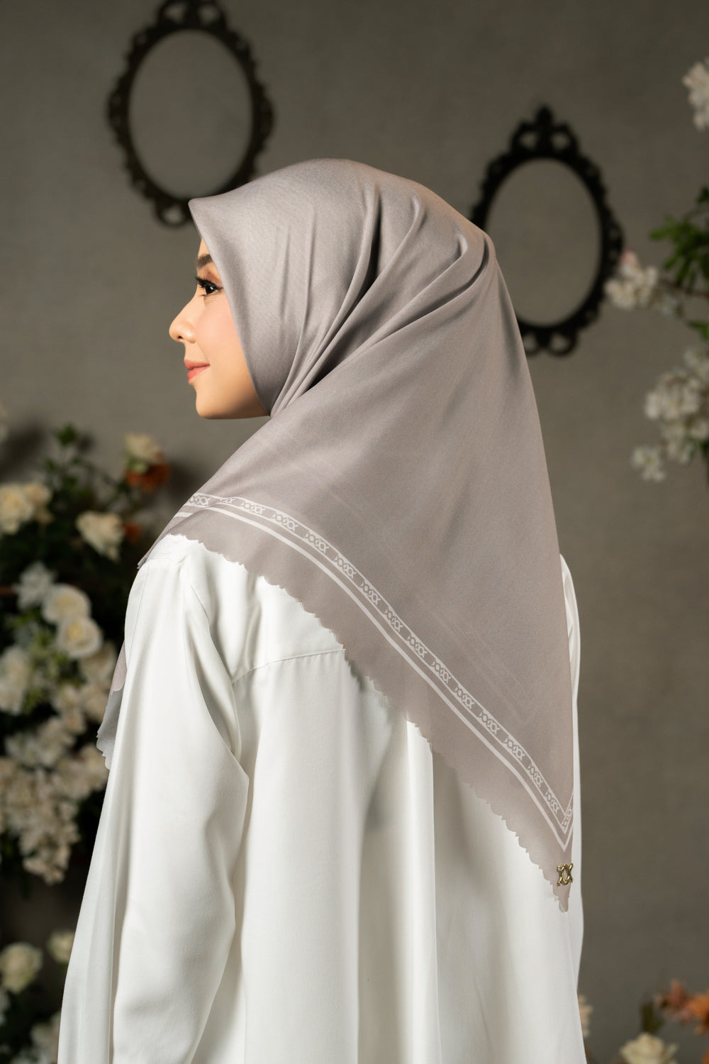 Monogram Daily Scarf Oat Milk