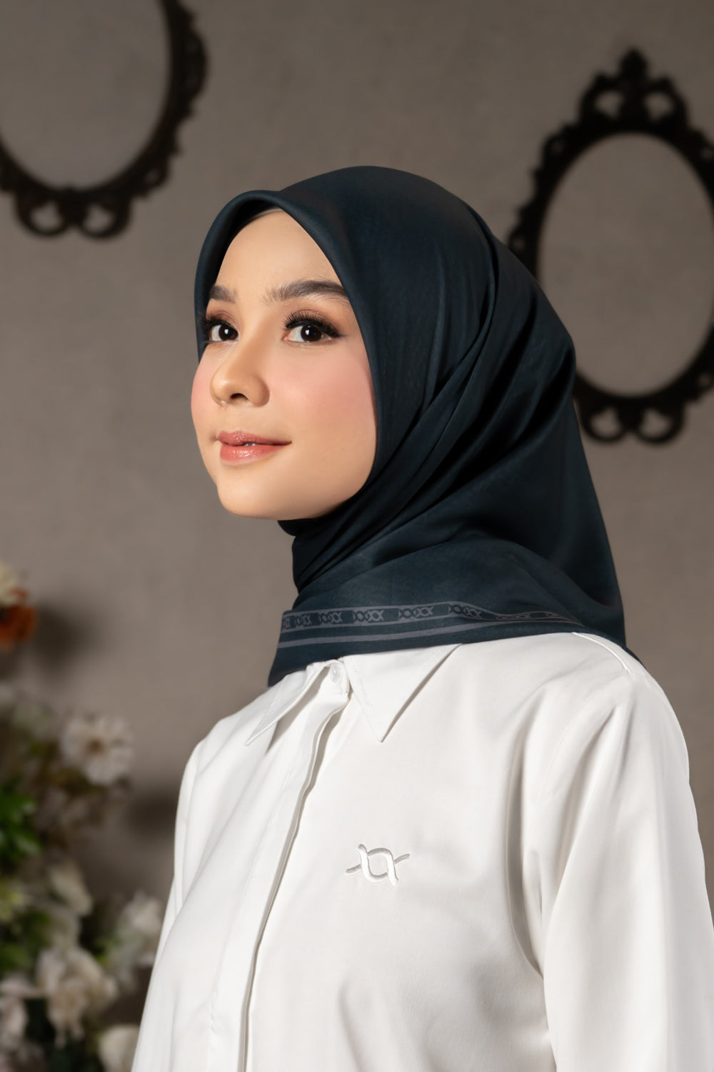 Monogram Daily Scarf (Minor) Luxury Charcoal