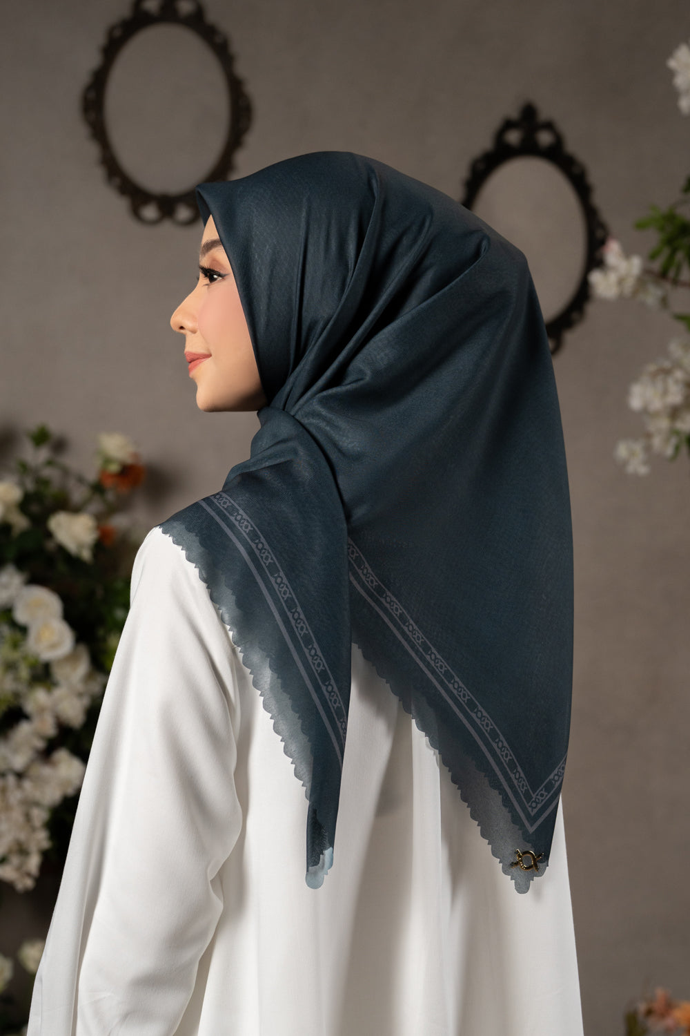 Monogram Daily Scarf (Minor) Luxury Charcoal