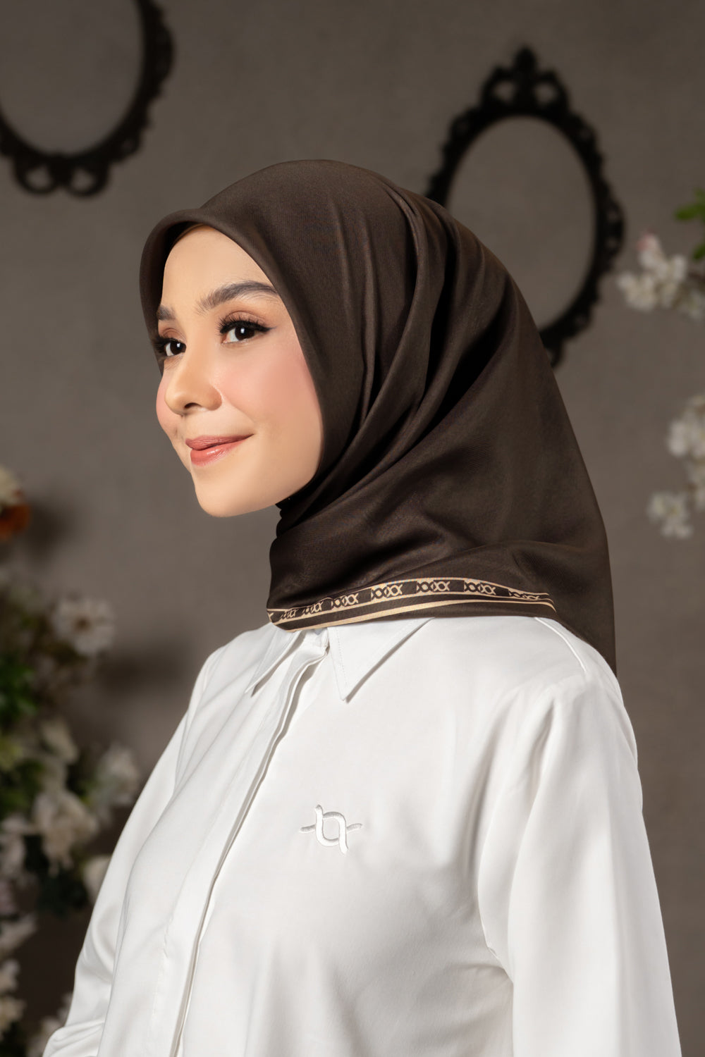 Monogram Daily Scarf Dark Bistre