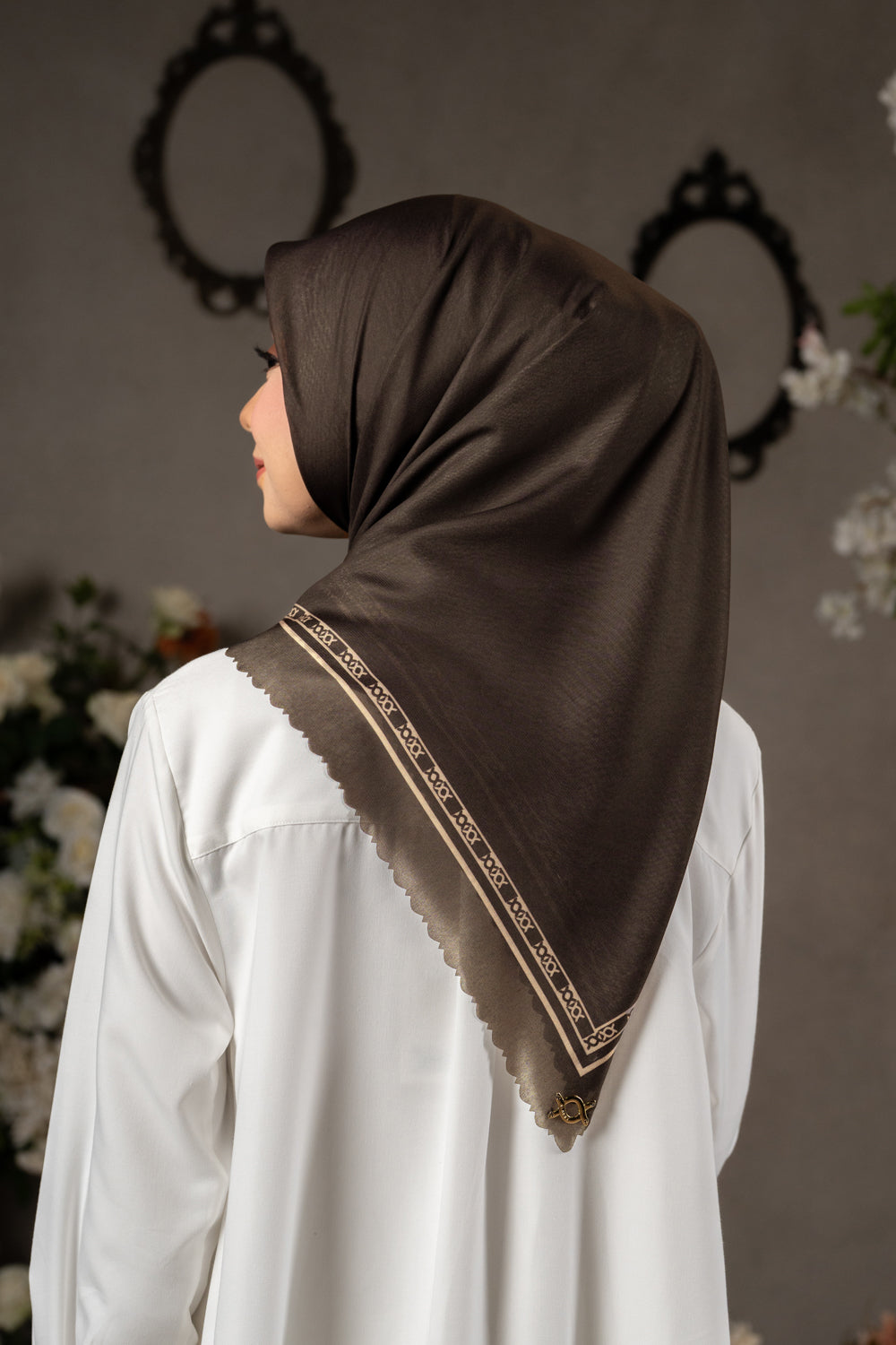 Monogram Daily Scarf Dark Bistre