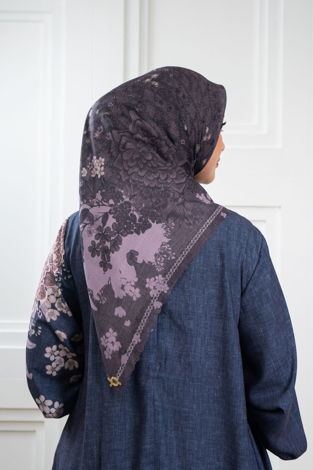 Rindala Scarf Serat Kayu