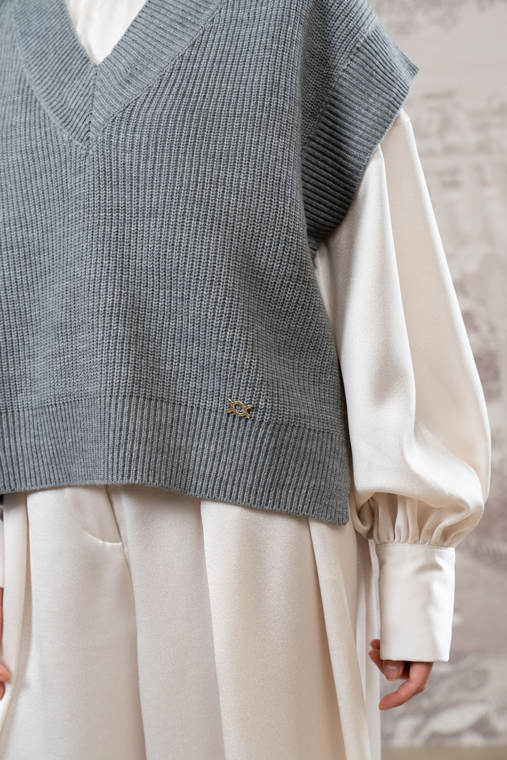 Mecy Sleeveless Knit Vest Carbon Grey