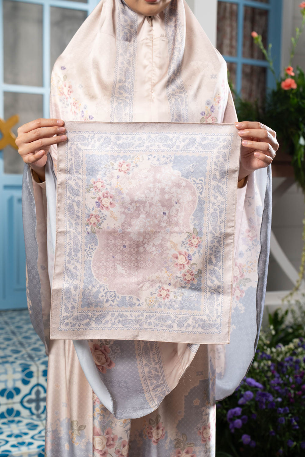 Isaura Prayer Set Sora