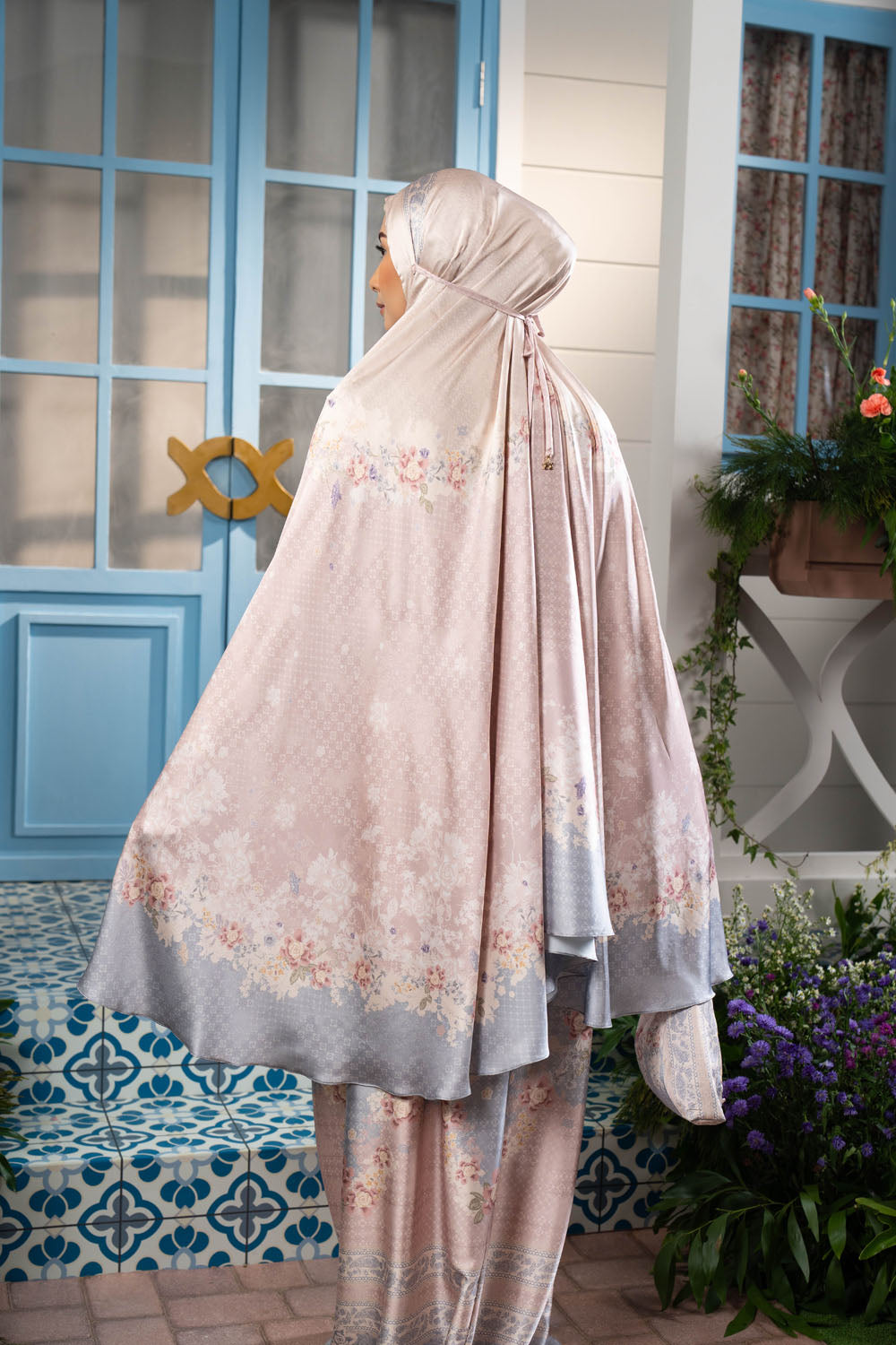 Isaura Prayer Set Sora