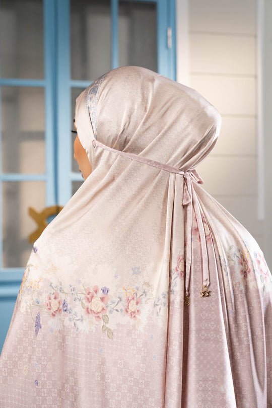 Isaura Prayer Set Sora