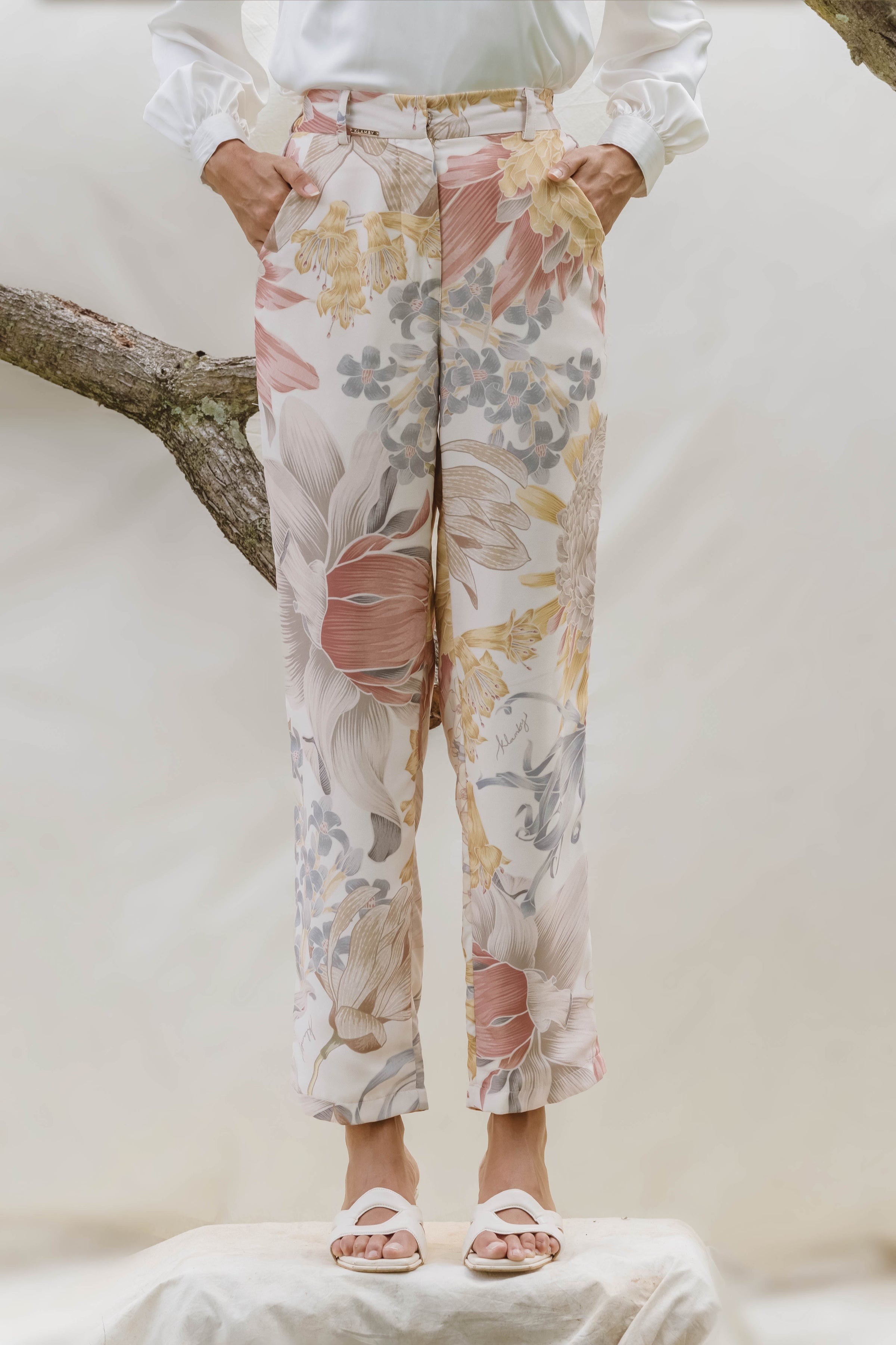 Alyssa Pants (Minor) Poppy Blush - Wearing Klamby