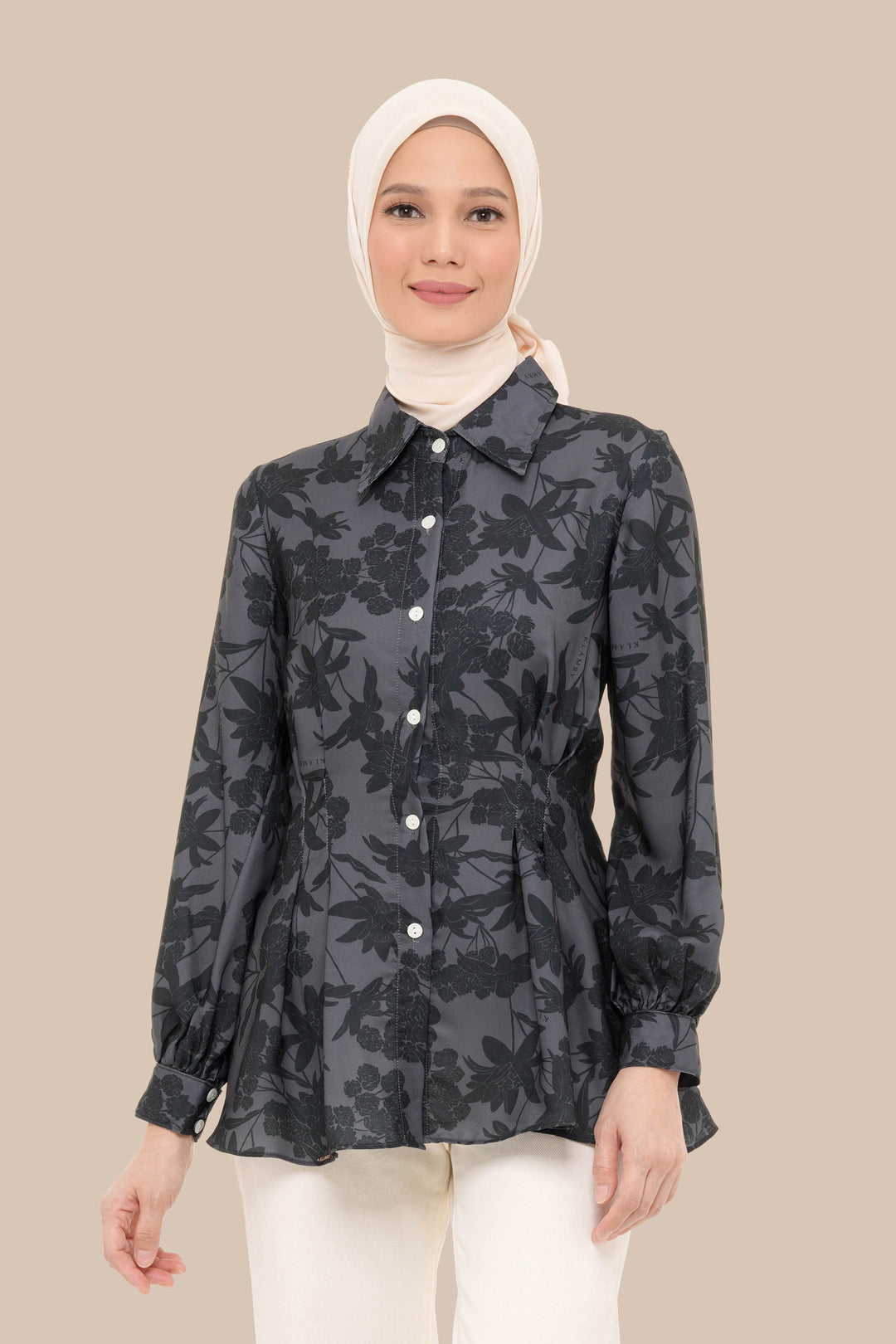 Emma Blouse (Minor) Black - Wearing Klamby