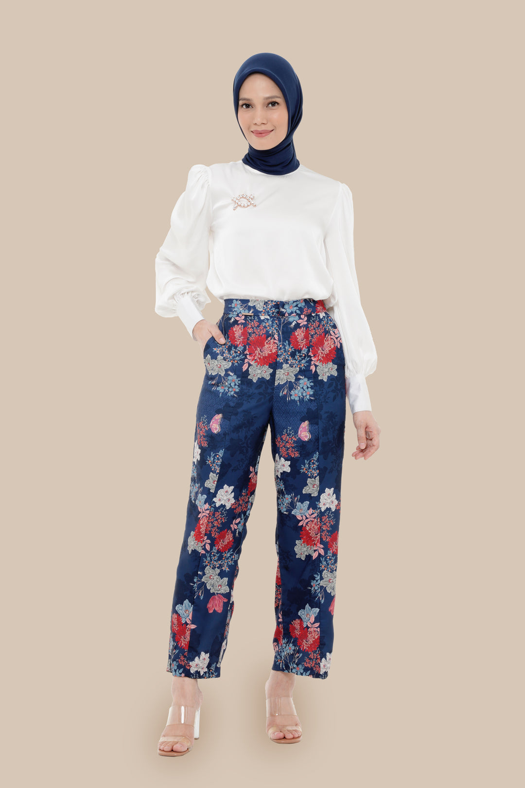 Davina Pants Navy - Wearing Klamby