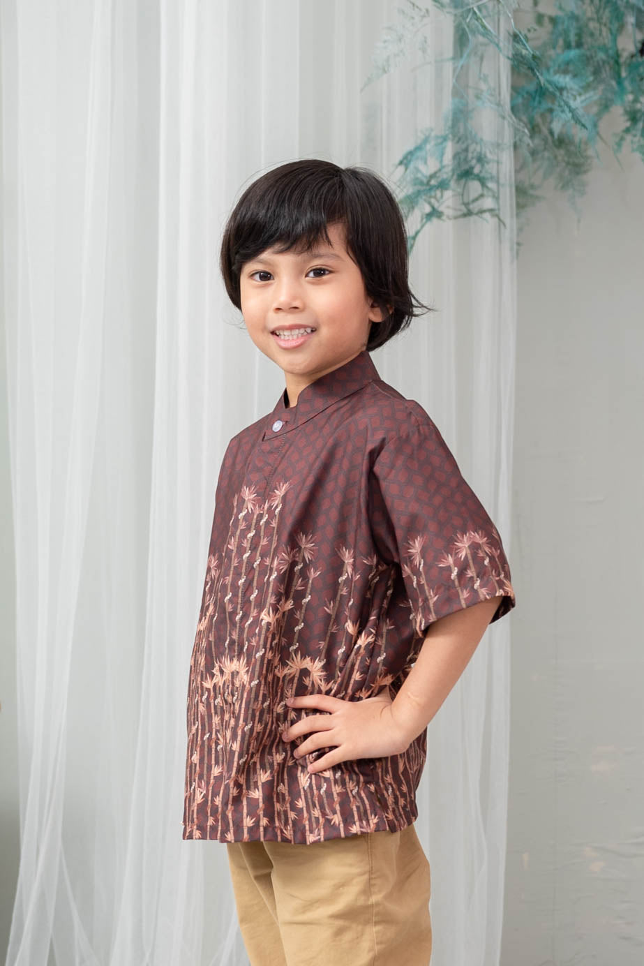 Arvin Shirt Red Garnet - Wearing Klamby