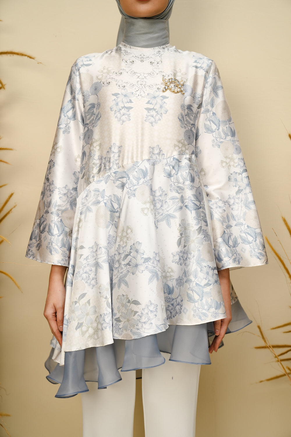 Bungo Rayo Tunic Azzura - Wearing Klamby