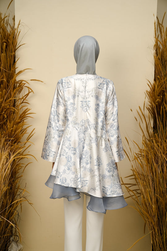 Bungo Rayo Tunic Azzura - Wearing Klamby