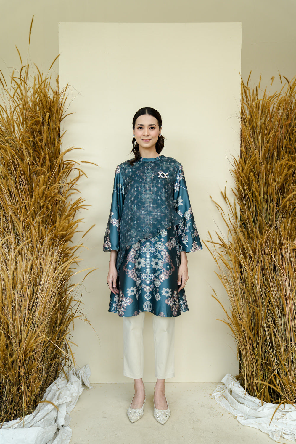 Dumai Tunic Emerald - Wearing Klamby