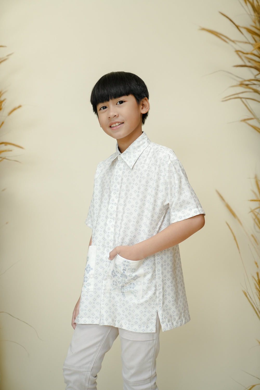 Dumai Shirt Boy Cahaya - Wearing Klamby