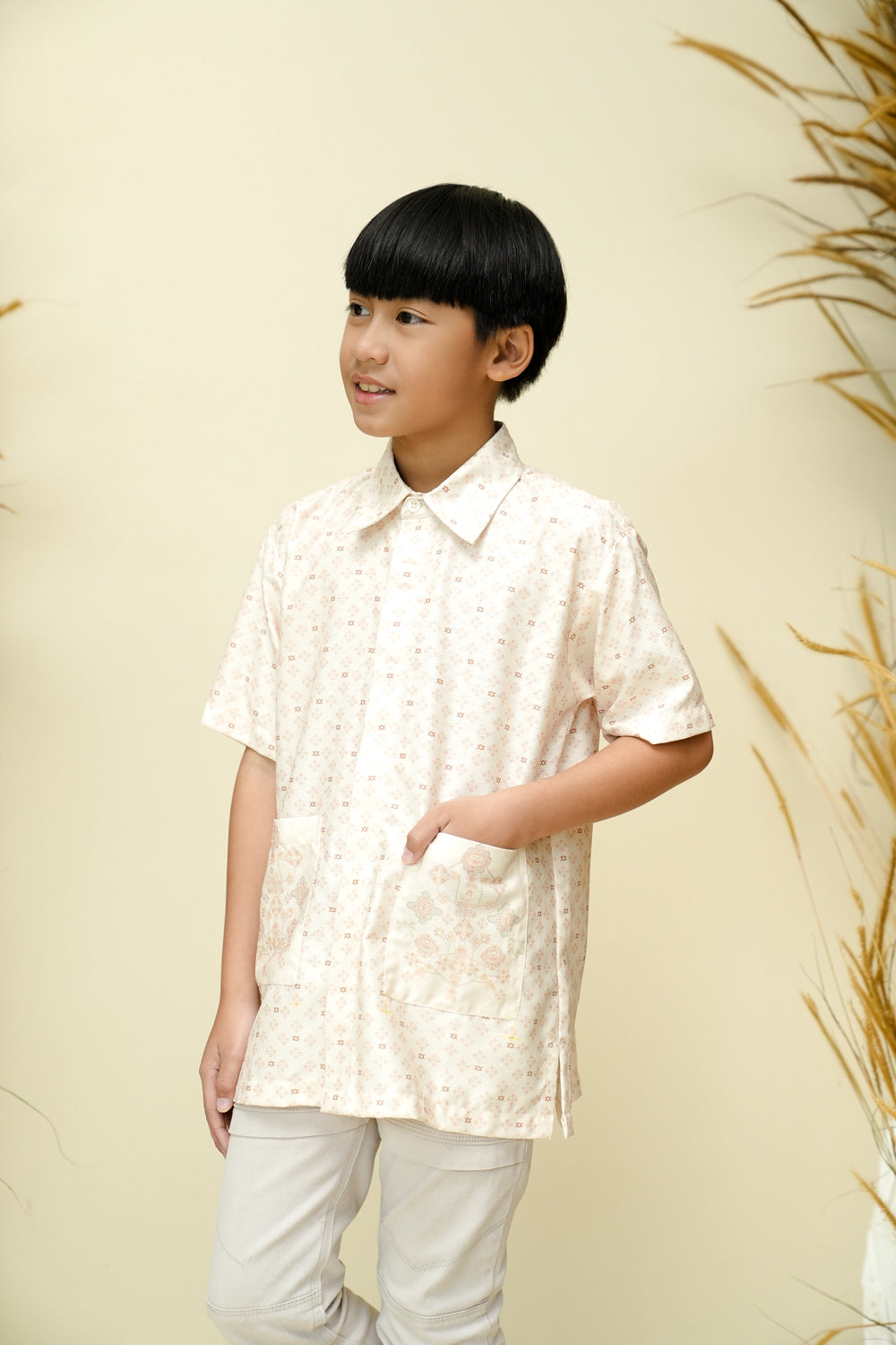 Dumai Shirt Boy Jingga - Wearing Klamby