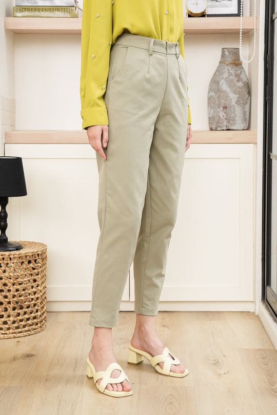 Ivy Ankle Pants (Minor) Chai Green - Wearing Klamby