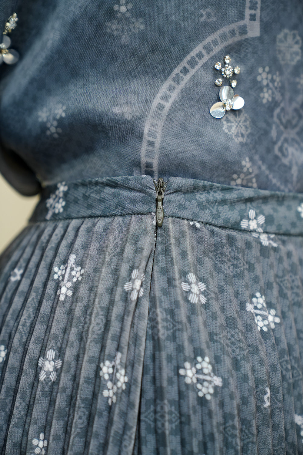 Pandai Sikek Pleated Skirt Savarna