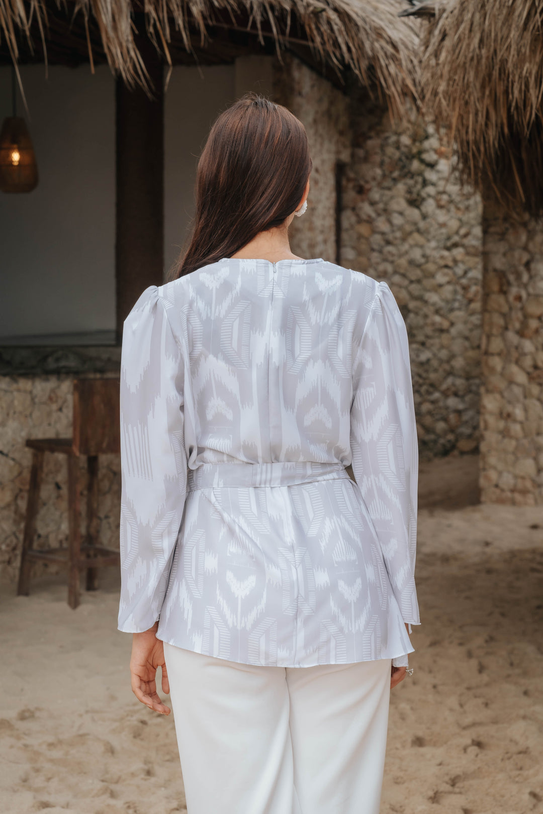 Clare Blouse Lilac Marble - Wearing Klamby