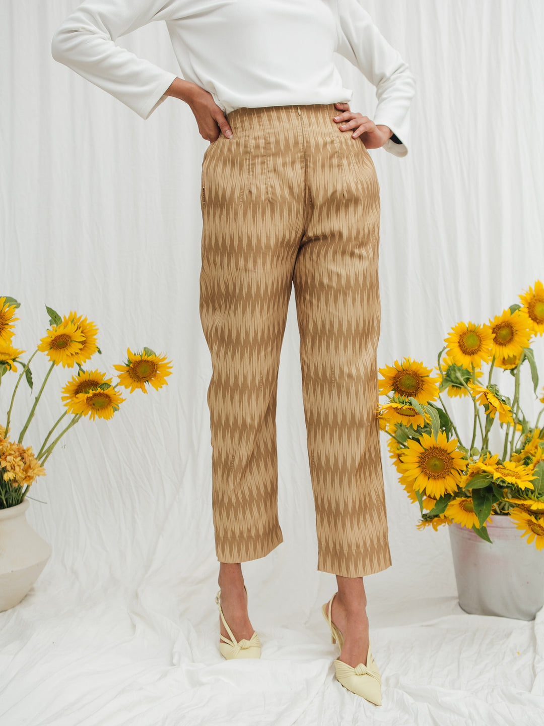 Deli Pants (Minor) Honey Gold - Wearing Klamby