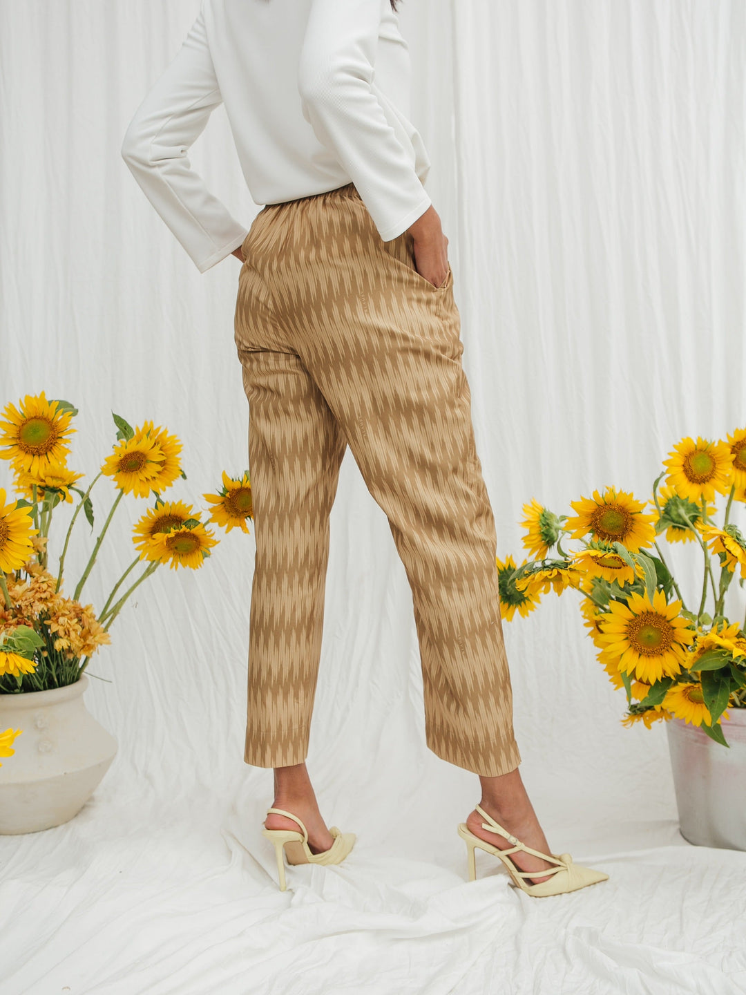 Deli Pants (Minor) Honey Gold - Wearing Klamby