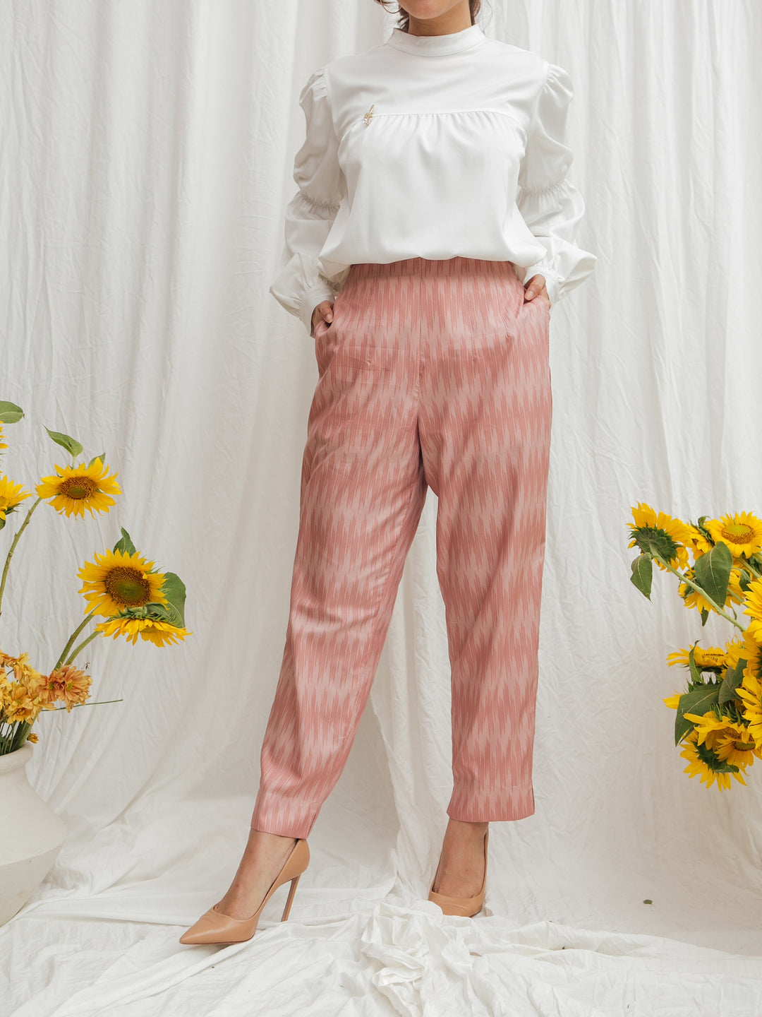 Deli Pants Pink Shell - Wearing Klamby