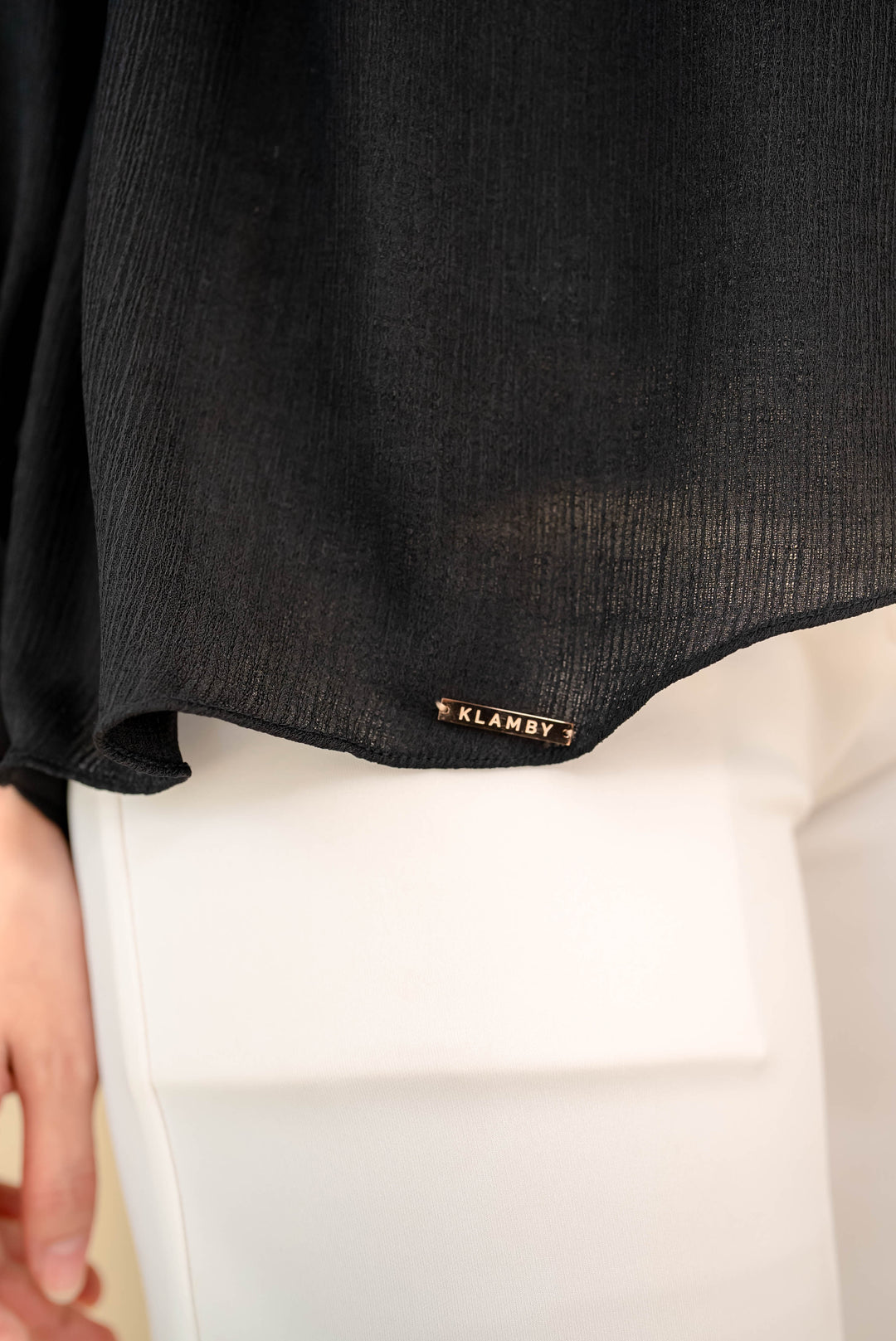 Cemile Blouse (Minor) Black - Wearing Klamby