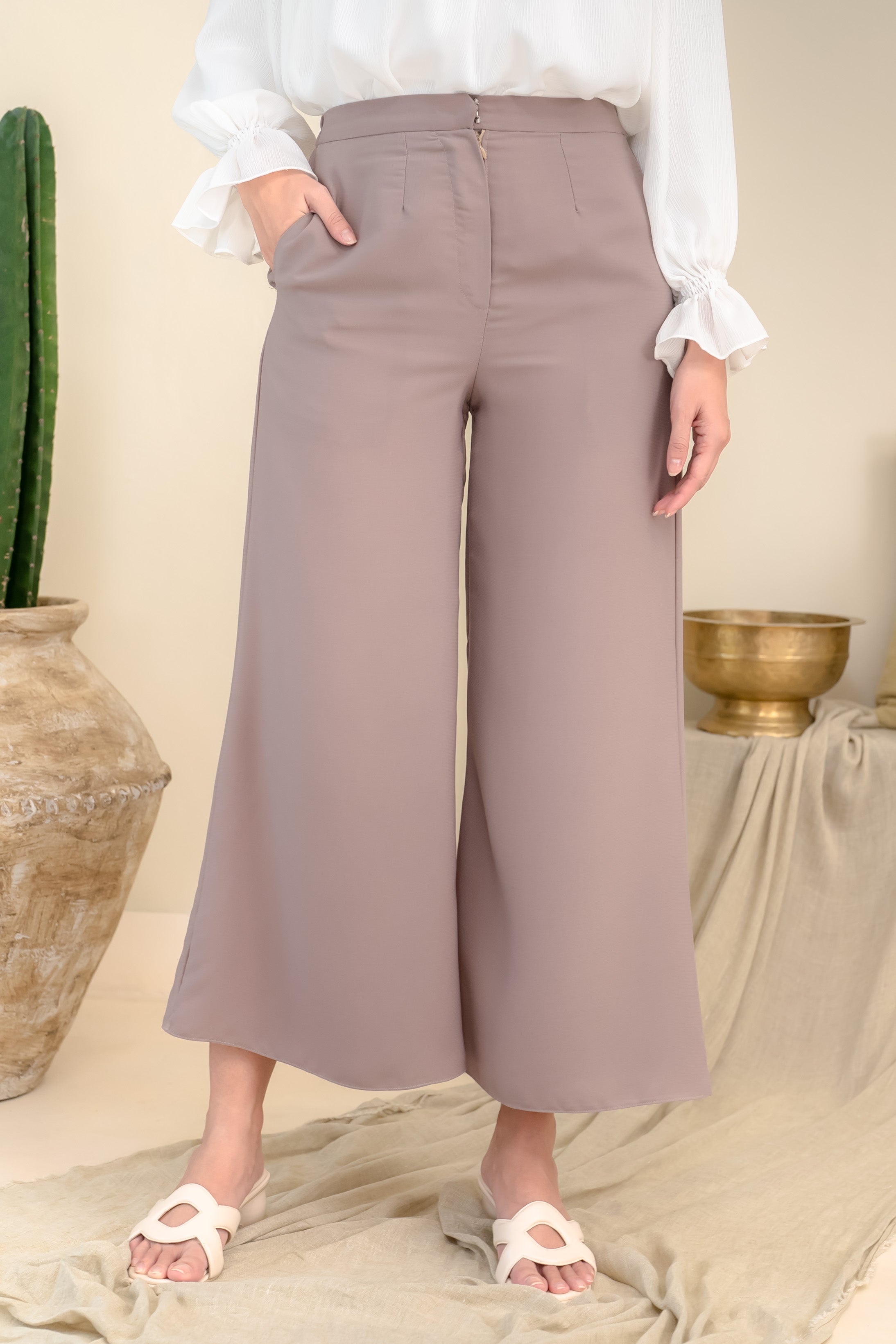 Kara Pants (Minor) Caramel – Wearing Klamby