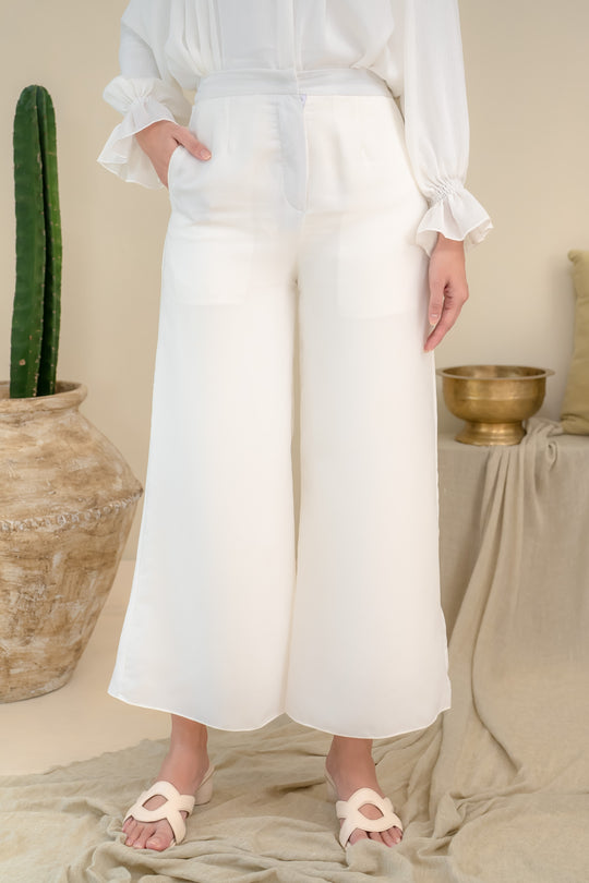 Kara Pants (Minor) White - Wearing Klamby