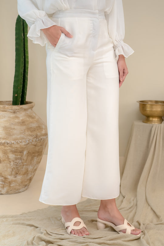 Kara Pants (Minor) White - Wearing Klamby