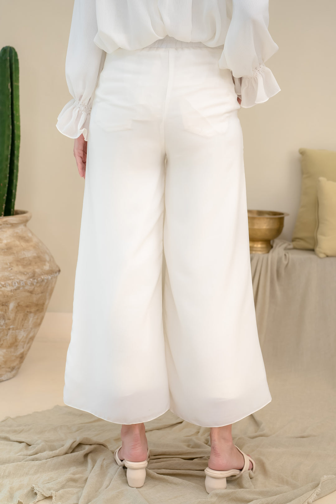 Kara Pants (Minor) White - Wearing Klamby