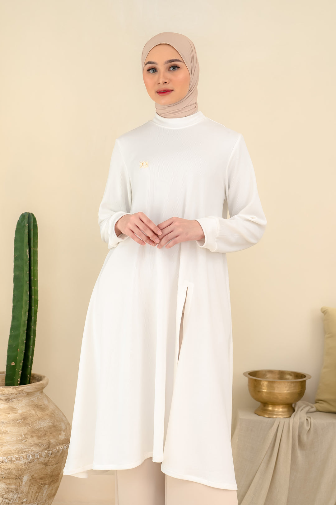 Laluna Midi Dress (Minor) White - Wearing Klamby