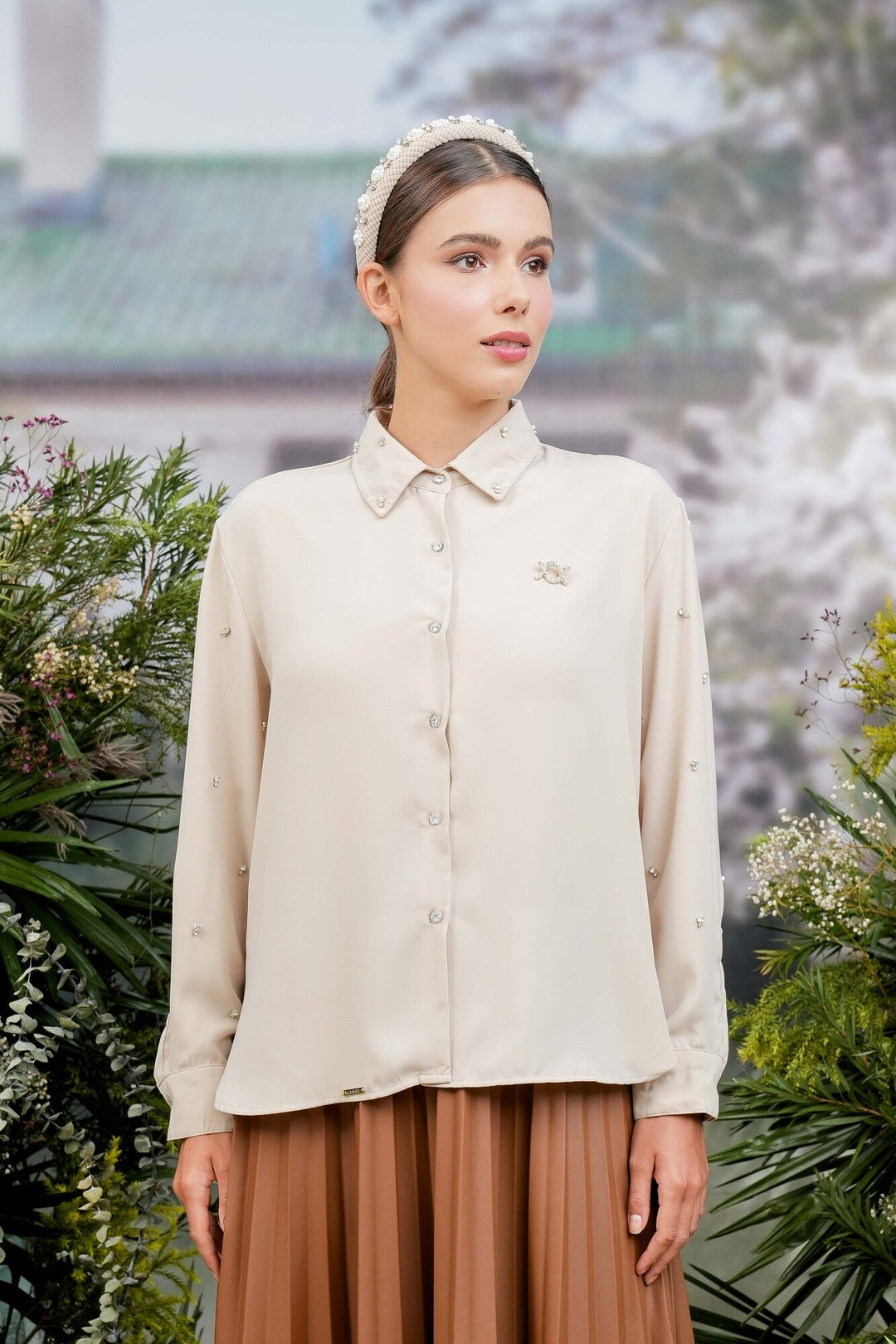 Rosemary Blouse (Minor) Toffee - Wearing Klamby