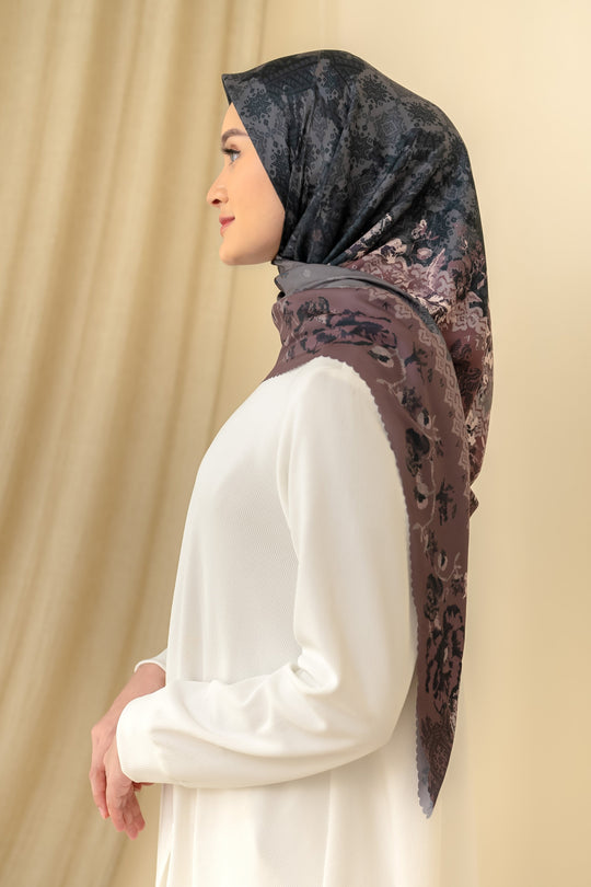 Serayu Scarf (Minor) Black Plum