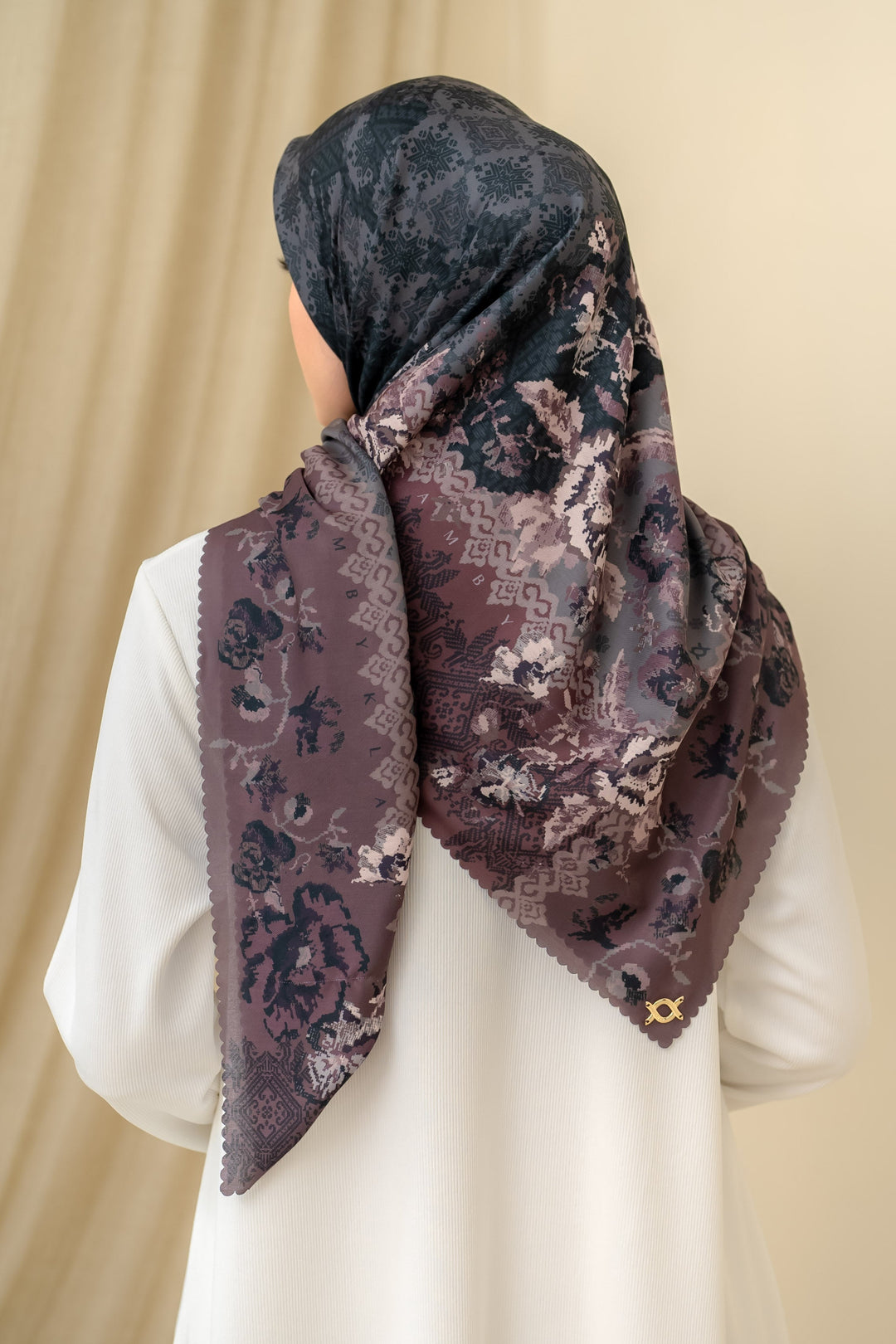 Serayu Scarf (Minor) Black Plum